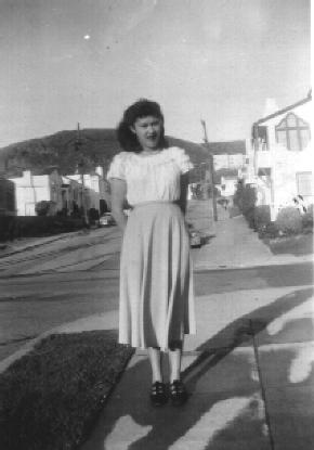 mom1.jpg (15711 bytes)