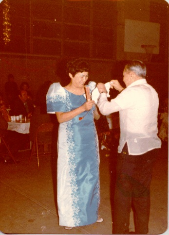 mom_dad9.jpg (61885 bytes)