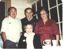 momndad4.jpg (9105 bytes)